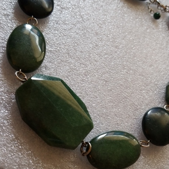 Green stone necklace - Picture 2 of 5
